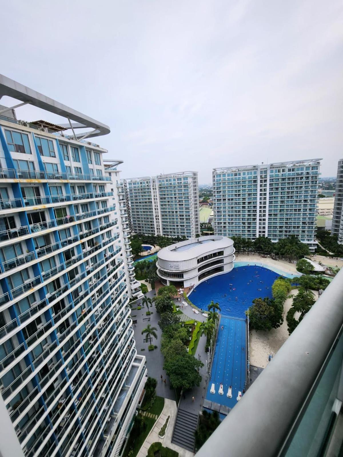 Azure Urban Resort Paranaque City Экстерьер фото