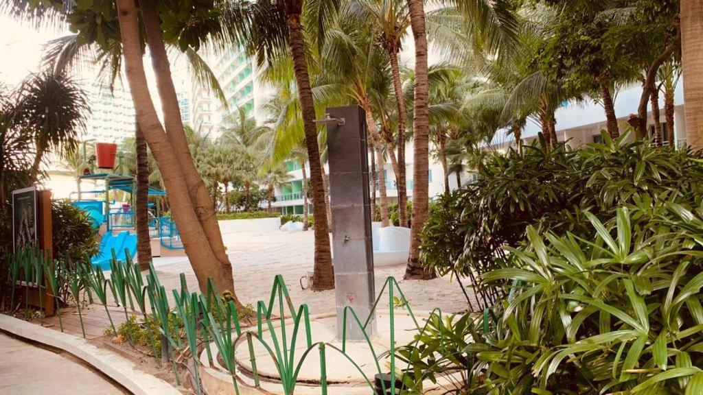 Azure Urban Resort Paranaque City Экстерьер фото