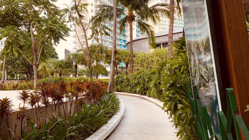 Azure Urban Resort Paranaque City Экстерьер фото