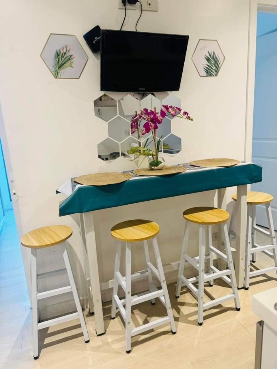 Azure Urban Resort Paranaque City Экстерьер фото